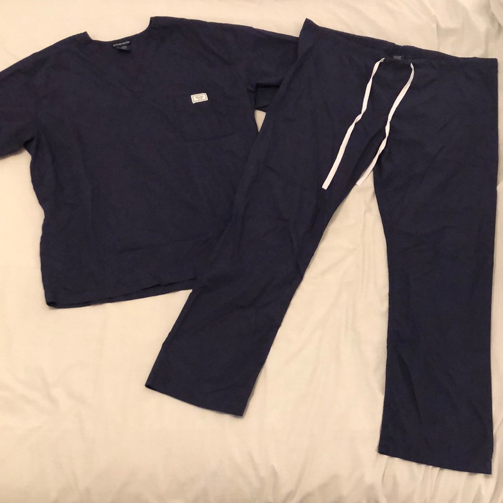 Men’s Blue Sky Scrubs Set in Navy